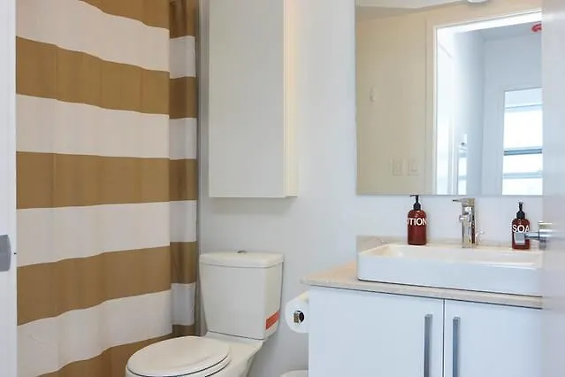 Apartment Condo Downtown, Cn Tower, Financial District